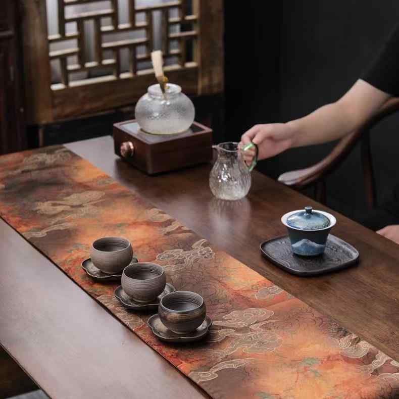 テーブルランナー 香雲紗 高級感 布製 防水 両面 新中華風 禅スタイル レトロ調 ビンテージ 茶席 茶道 茶器マット 茶卓敷物 花柄 模様入り インテリア