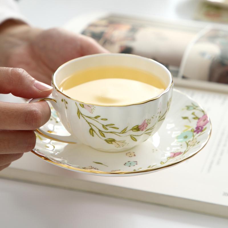 コーヒーカップ カップ＆ソーサー 北欧風 英国風 陶器製 アフタヌーンティー フラワーティー 金彩 ゴールドリム カントリー調 おしゃれ かわいい ナチュラルテイスト セット