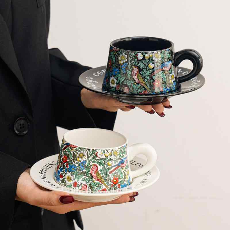 コーヒーカップ 女性用 レトロ ヴィンテージ 高級感 上質 エレガント 花柄 ソーサー付き アフタヌーンティー ラテ ドリンクマグ 陶器製 白 黒 おうちカフェ 来客用