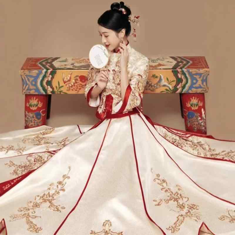 華燭の典御召しもの 男女兼用 二人組 三鞭酒ゴールド 金色 秀禾服 中国言い慣わし華燭の典服 華燭の典 交歓会 前撮り 写真絵華燭の典 ポリエステル原料品 光輝感 透け透け 軽さ 夏用