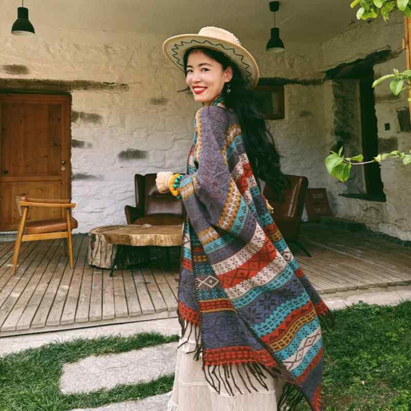 ストール レディース 女性用 ショール ポンチョ ケープ 民族風 エスニック 配色 マルチカラー フリンジ タッセル ニット フェイクカシミヤ カシミヤタッチ 防寒 保温 暖かい 大判 旅行 観光 お出かけ デイリーユース 普段使い
