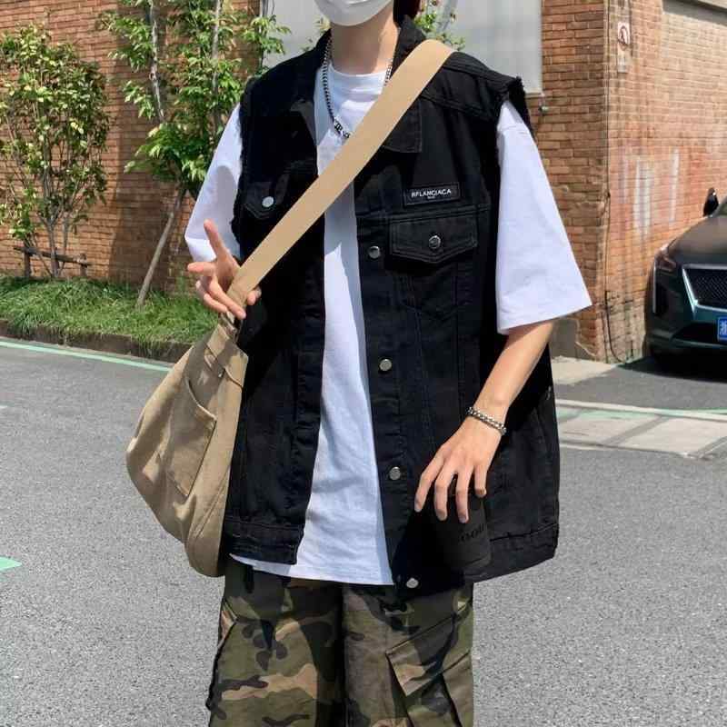 デニムベスト メンズ ノースリーブ ゆったり レトロ 香港風 襟付き ポリエステル 薄手 シワになりにくい シングルボタン 立体ポケット カジュアルスタイル 着回し 万能 夏物 ブラック ブルー ジレ