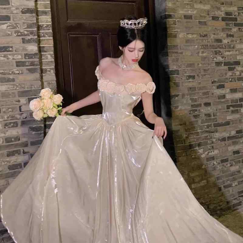 ドレス レディース オフショルダー ロングドレス 高級感 プリンセスライン 卒業式 成人式 誕生日 パーティー 発表会 司会 ライトラグジュアリー 個性派 ケープ袖 ノースリーブ ミドルウエスト シャンパンホワイト クラシカル エレガント 宮廷ドレス
