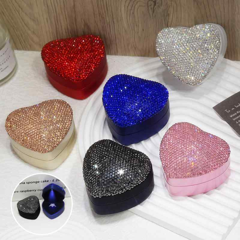宝飾品ボックス席 金剛石かざり付ける ハート型型 植毛 輪っか入れもの 御芽出度 御芽出度 言い入れる 好一対 ありの実輪っか 指環入れもの LED点火装置付き添い人 天然ゴム焼き付け塗り付ける 堅牢さ フリップ押しかぶせる型 白いこと サクラ色 赤いこと 青色 薄墨色 三鞭酒