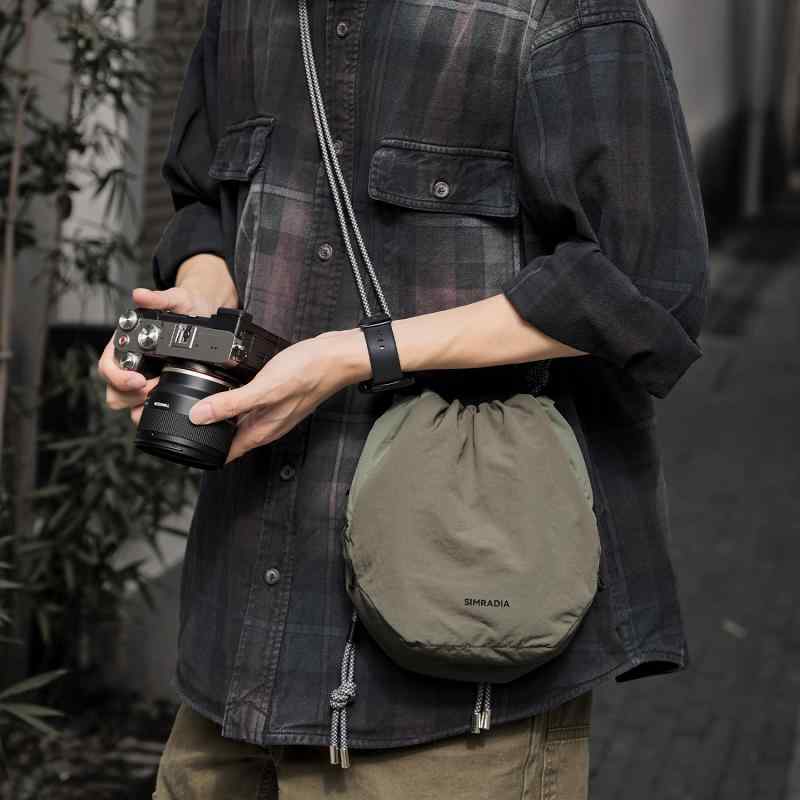 カメラバッグ ユニセックス 男女兼用 一眼レフ レンズ収納 巾着型 ショルダーバッグ 斜め掛けバッグ クロスボディバッグ アウトドア 登山 旅行 普段使い カジュアル 防水 耐摩耗性 通気性 軽量 オックスフォード布 ダークグリーン カーキ
