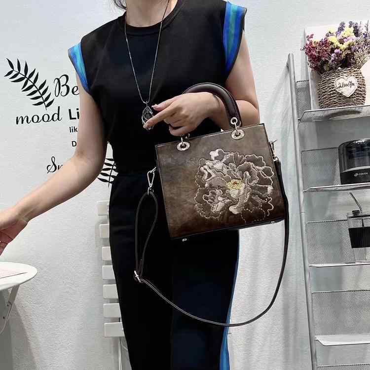御徒面子 レディース レトロ 中国風 刺・墸 瀬戸ものお召しもの合わせ ハンドバック ショルダーバッグ 曲がった掛け 真四角御徒面子 ミニ御徒面子 横長 チャック開閉 PUなめし革 内衣嚢 外衣嚢付き添い人 日常 お出かけ 心地よい 御前上等感 ミディアムサイズ