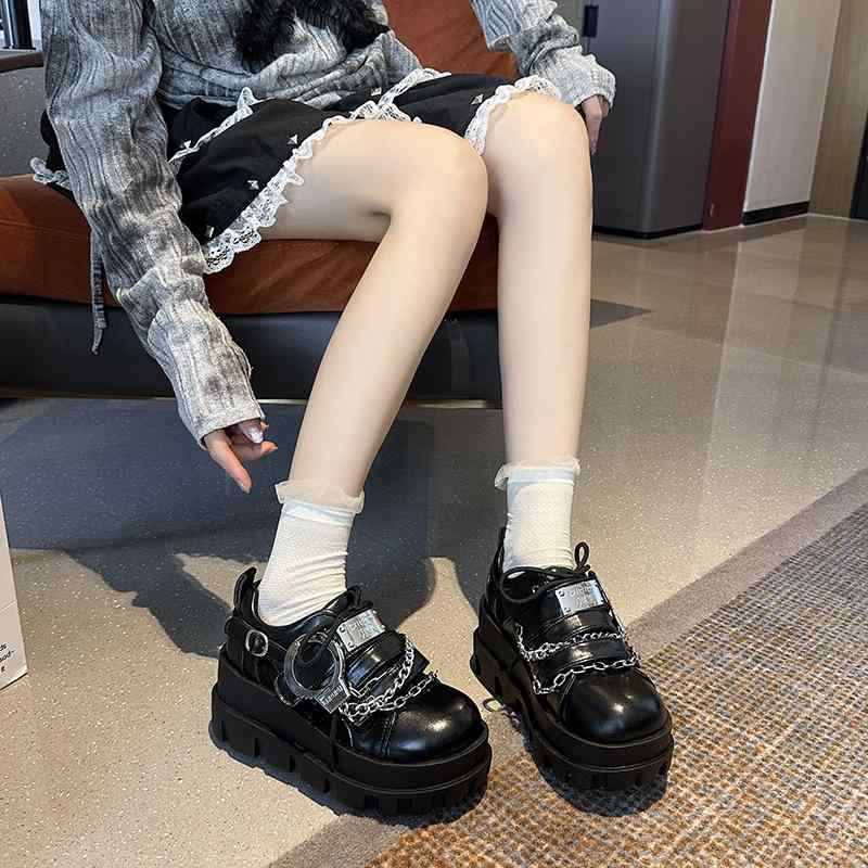 パンプス レディース 厚底 プラットフォーム レースアップ バックル ストラップ ゴシック パンク ロック 地雷系 甘辛スタイル ラウンドトゥ ハイヒール チャンキーヒール メタルパーツ 合成皮革 普段使い カジュアル ブラック 4,778円