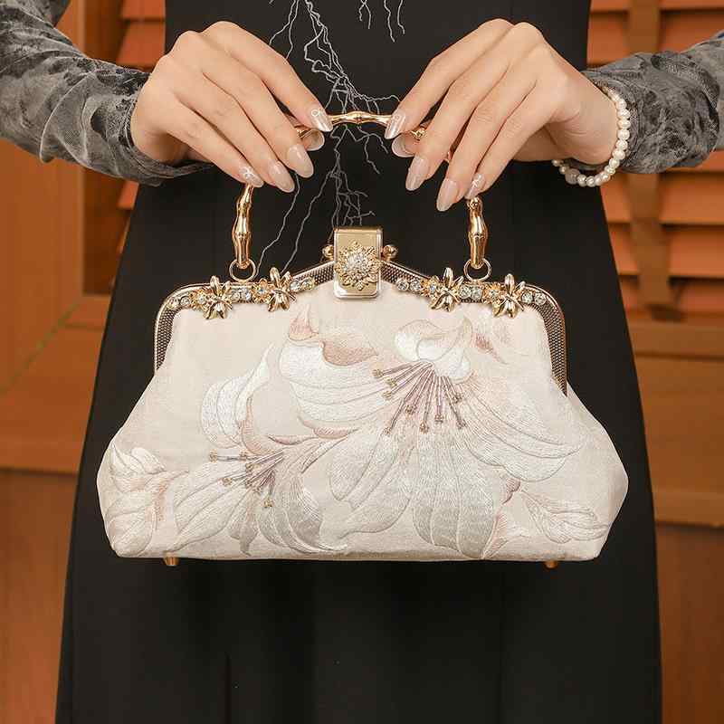 ハンドバッグ 花柄刺繍 レトロ クラシック パーティー 結婚式 二次会 お呼ばれ ミニスクエアバッグ 杏色 チェーン ロック 手提げ鞄 ショルダーバッグ デイリーユース ポリエステル エレガント 上品 フォーマル 5,910円