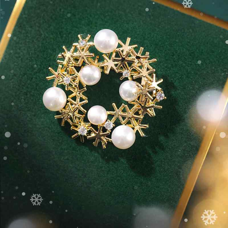 ブローチ レディース 銅製 ゴールドメッキ 淡水パール ジルコニア 雪の結晶 クリスマス 個性的 清楚 大人かわいい エレガント 華やか 多機能 パーティー 普段使い アクセサリー