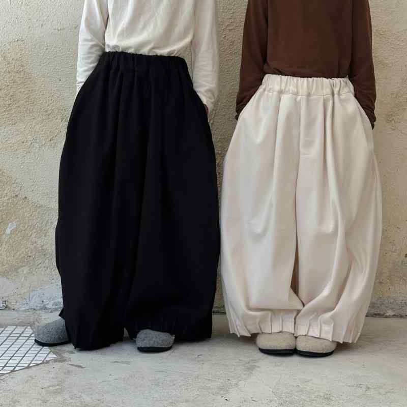 キッズ パンツ 男の子 女の子 かわいい 韓国ファッション 無地 プリーツ フレアパンツ ゆったり ワイドシルエット 厚手 暖かい コットン 着回し 普段使い ミドルウエスト ゴムウエスト ベージュ ブラック 柔らかい
