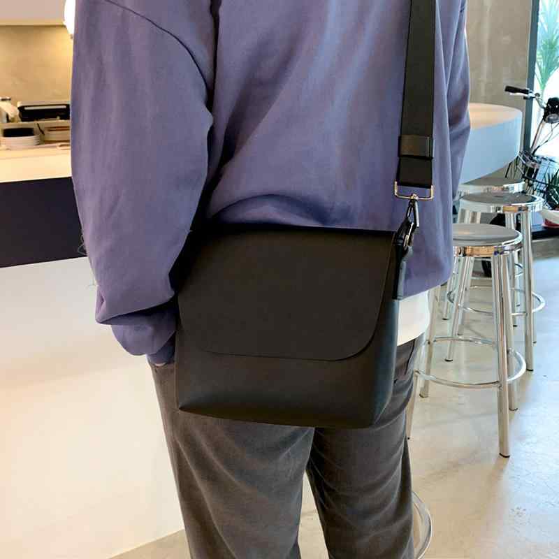 ショルダーバッグ メンズ クロスボディ 斜め掛け 肩掛け ミニバッグ 人工皮革 フェイクレザー 軽量 韓国ファッション カジュアル シンプル 万能 無地 ブラック 黒 12インチPC対応 学生 普段使い 5,053円