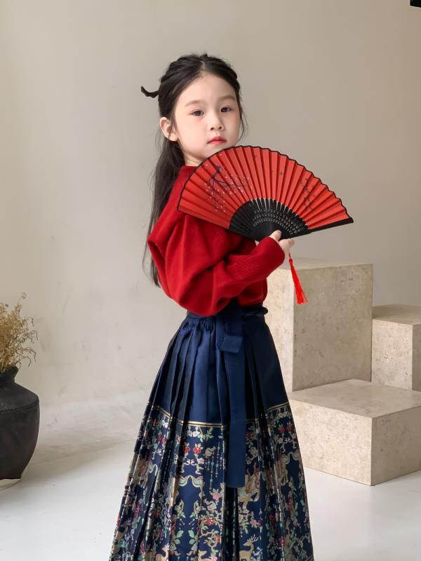 子供服 女の子 ベビー セットアップ 赤 レッド セーター ニット スカート チャイナ風 厚手 暖かい 防寒 カジュアル 長袖 プルオーバー 無地 アクリル 綿 混紡 普段使い お出かけ 2点セット 冬 3歳 8歳 向け かわいい