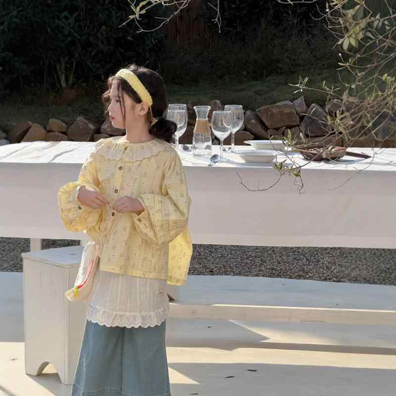 シャツ 女の子 ベビー キッズ 子供 韓国風 オルチャンスタイル フリル襟 レース襟 パフスリーブ 長袖 ゆったり ルーズフィット 小花柄 フラワー柄 カジュアル 普段着 かわいい 綿 コットン 春物 トップス