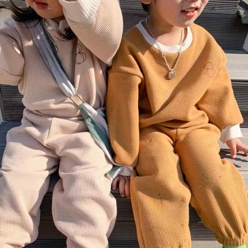 子供服 男の子 女の子 ユニセックス セットアップ 韓国風 おしゃれ カジュアル 無地 ワッフル生地 綿 コットン 長袖 柔らかい 肌触り 快適 パンツ 2点セット 5,500円