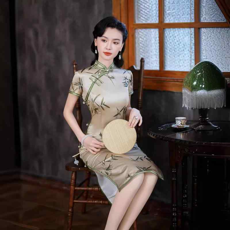チャイナドレス 女性用 シルク ミドル丈 改良 中国風 レトロモダン スタンドカラー 斜め襟 三分袖 ハイサイドスリット ストレッチ 上品 エレガント ワンピース ドレス
