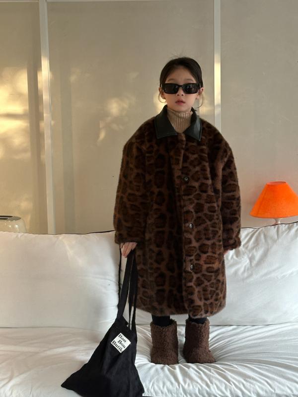 厚地の外套 お嬢さん キッズ ヒョウ柄 フェイクファー ボア ロング丈 朦々たる あったか 防寒 アウター 上衣 韓国風 生あたたかい 心地よい ボンネットなし 襟付き添い人 なめし革手当たり 普段使い走り 通園