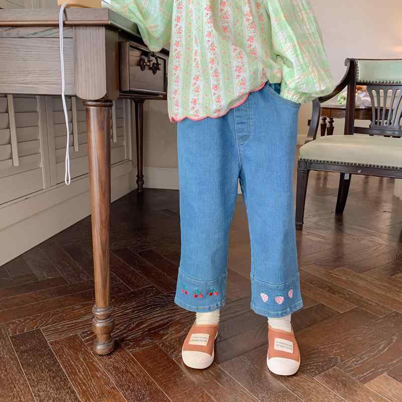 子供服 女の子 キッズ パンツ デニムパンツ カジュアル 韓国風 スリムフィット ロングパンツ チェリー刺繍 無地 切り替え 柔らか加工 綿 ミドルウエスト ウエストゴム