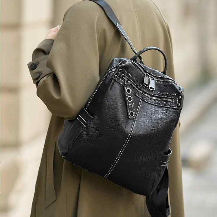 リュックサック レディース バックパック 女性 鞄 本革 牛革 レザー 通勤 オフィス デイリーユース 普段使い 高級感 個性的デザイン ステッチ 柔らかめ 丈夫 グレー ブラック ブラウン