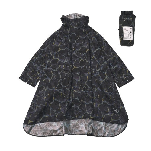 KiU キウ スタンダードレインポンチョ 2ND STANDARD RAIN PONCHO - 2ND 雨合羽 撥水 はっ水 耐水 どしゃ降り相応う 雨打つ手 どしゃ降り 颱風 雨季 防災 雨合羽 スリーブポンチョ 雨具 雨ガッパ 雨着 袖付き添い人 納める袋 隠し 今めかしい 通い 通学 銀輪 アウトドア 祝い事 ユニ一発やる
