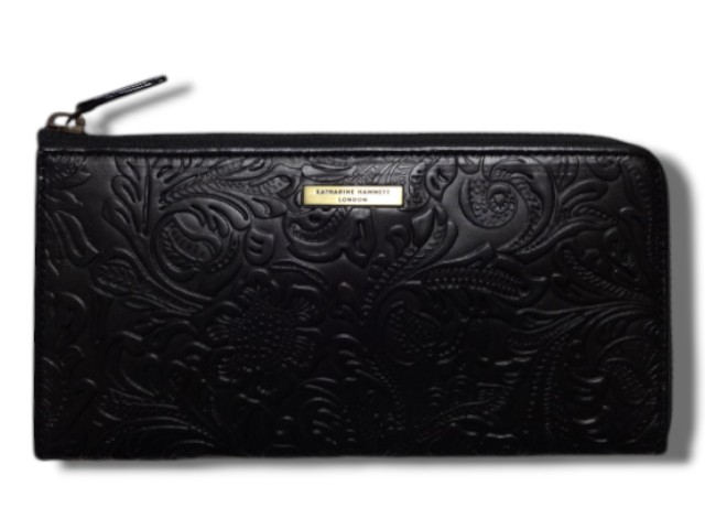 キャサリン・ハムネット　KATHARINE HAMNETT　チャロ L字ファスナー 長財布　薄マチ　ボタニカル柄　型押し　イタリア牛革　ブラック　クロ　レディース財布