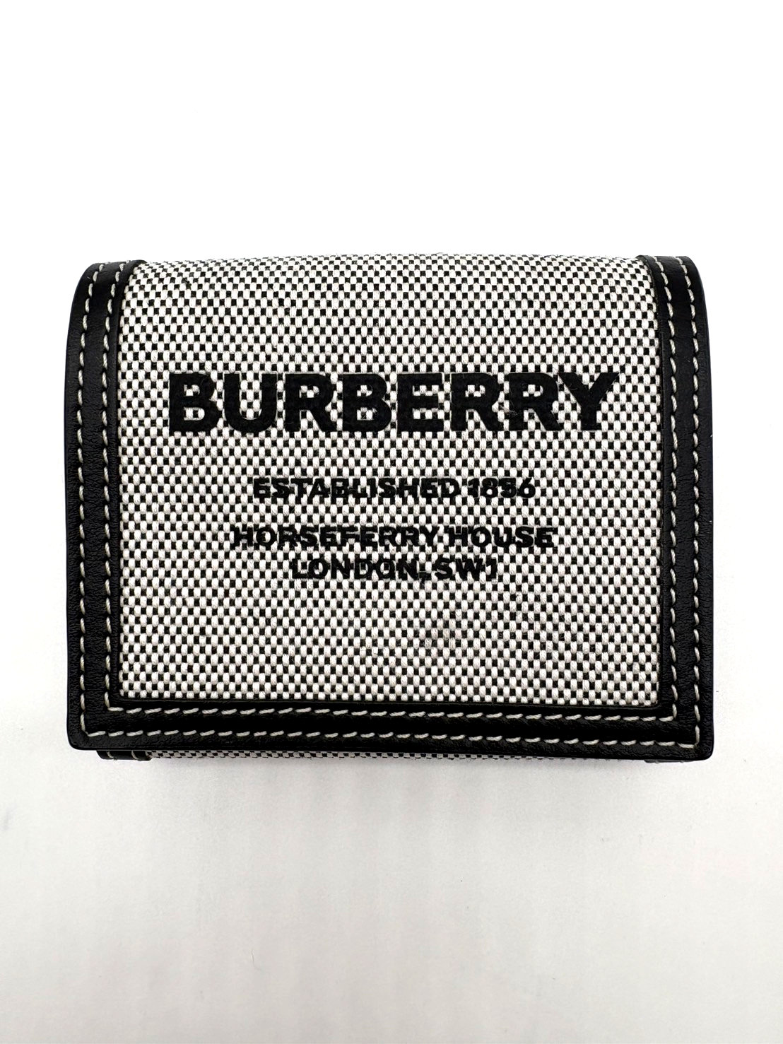 BURBERRY バーバリー 導管乗り合い船 コンパクトウォレット 8039546 黒いこと 【中古】A位置付ける バッグ・小物・ブランド雑貨-レディース財布-財布・ケース