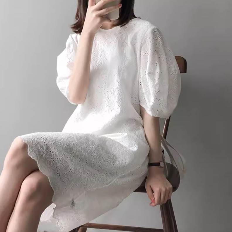 レディース ワンピース 膝丈 半袖 5分袖 ボリューム袖 ラウンドネック ストレート かわいい 大人可愛い シンプル 上品 おしゃれ ラフ ガーリー 存在感 抜け感 ラブリー キュート ベーシック ナチュラル 無地 春 夏 秋 ロングシーズン 学生 デート お出かけ イベント