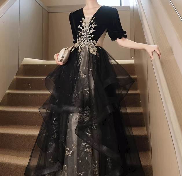 ロングドレス ドレス ウェディング パーティー 結婚式 二次会 披露宴 演奏会 発表会 ステージ 舞台 衣装 コスプレ コスチューム 謝恩会 演劇 ロング 半袖 Vネック 背中開き チュール ウエストマーク 透け感 可愛い きれいめ 大人可愛い 上品 おしゃれ クール エレガント