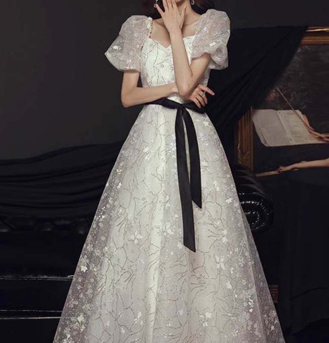 レディース ドレス ワンピース ロングドレス ウェディング パーティー 結婚式 二次会 披露宴 演奏会 発表会 ステージ 舞台 衣装 謝恩会 マキシ 半袖 パフスリーブ ハートネック プリンセスライン チュール ウエストリボン ハイウエスト 透け感 送料無料 大人可愛い きれいめ｜グランスック