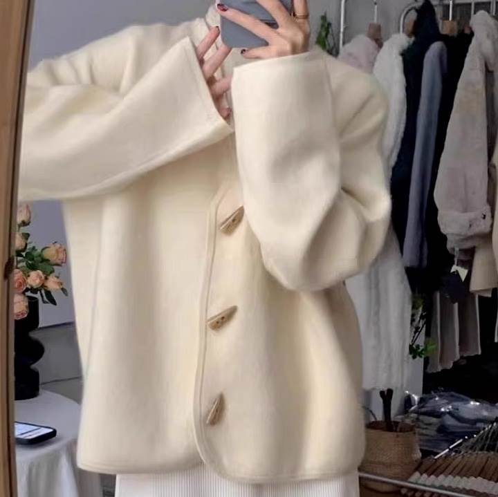 レディース トップス ニット カーディガン 羽織 前開き 長袖 ボタン ヴィンテージ かわいい 大人可愛い シンプル カジュアル おしゃれ レトロ こなれ感 抜け感 キュート クラシカル ベーシック カントリー アクティブ ナチュラル 無地 秋 冬 クリスマス バレンタイン