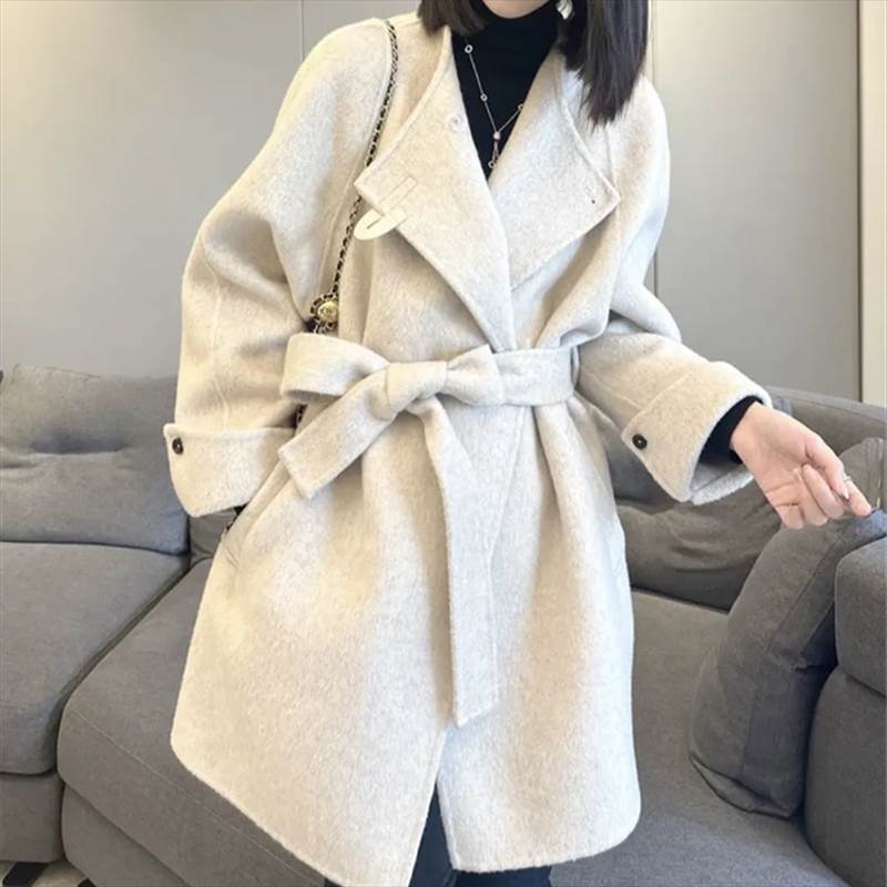 レディース コート アウター 上着 ミディアム 長袖 ポケット ハイウエスト ボタン 大人可愛い きれいめ おしゃれ かっこいい ラフ ガーリー クール ナチュラル 無地 冬 通勤 デート お出かけ お泊まり イベント 旅行 レストラン 公園 女子会 休日 ホテル ショッピング