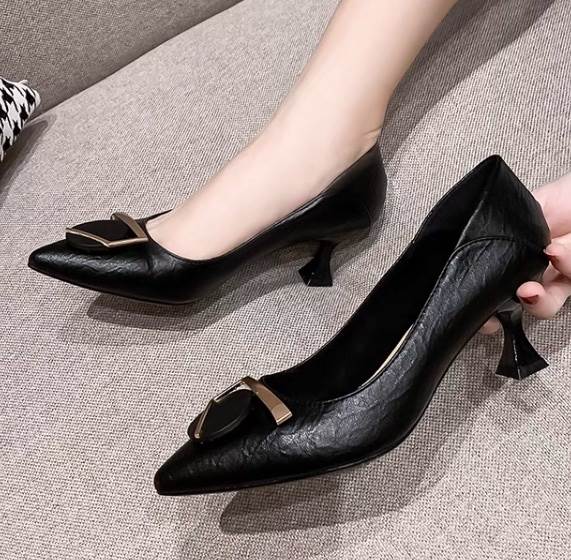レディース パンプス ハイヒール 7cm 5cm 3cm ミドルヒール ローヒール ポインテッドトゥ 柔らかい かわいい 大人可愛い きれいめ シンプル 上品 おしゃれ かっこいい レトロ エレガント 抜け感 クラシック フェミニン スタイリッシュ オフィス ビジネス OL 通勤 6,394円