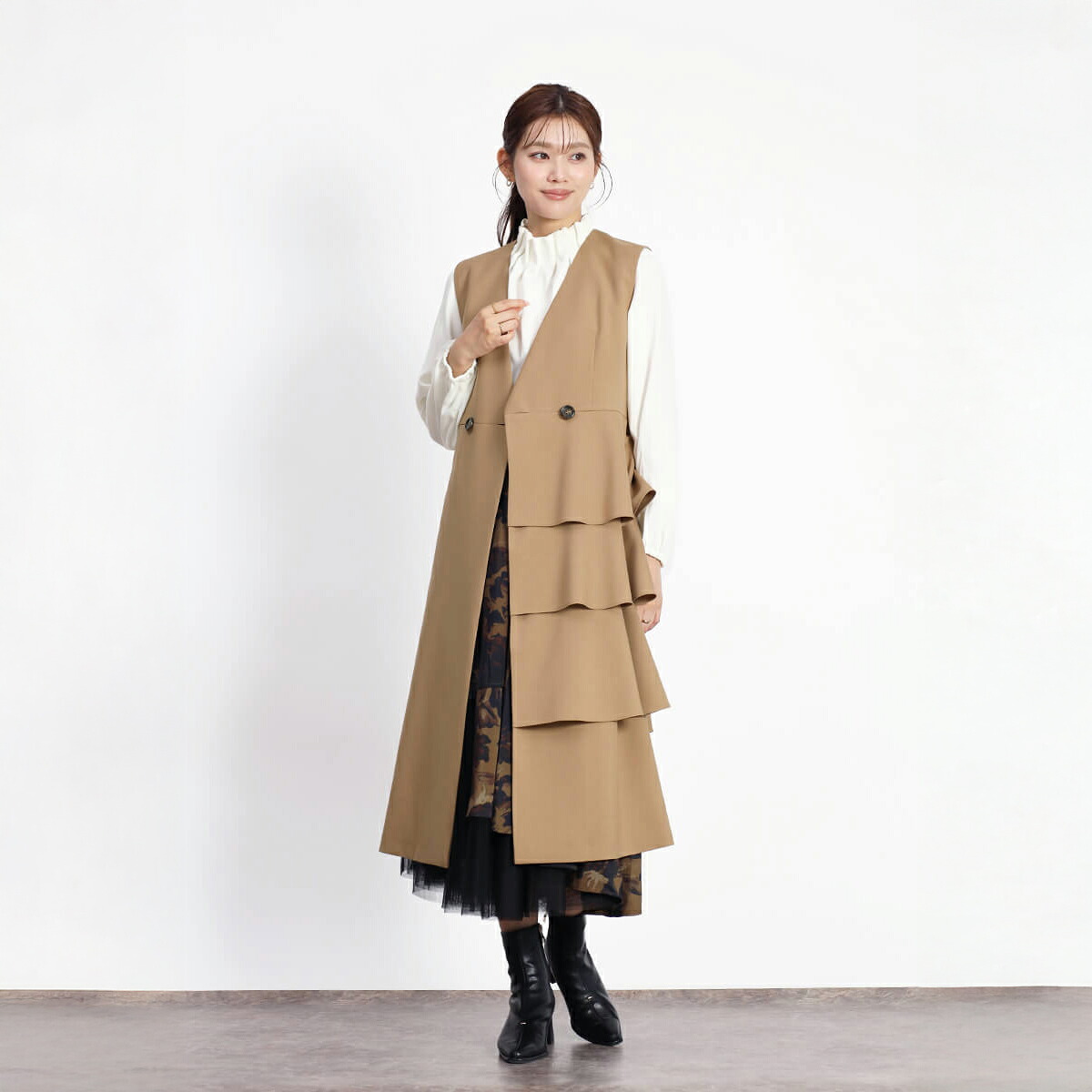 【500円OFFクーポン&P10倍】FENNEL フェンネル フリルジレワンピ トップス ジャケット ジレ フリルジレ レイヤード ジレワンピース Vネックライン レディース 大人 フェミニン ベルト キレイめ 大人フェミニン ジャンスカ風 2way 日本製 着映え力抜群|YAMADAYA STORE