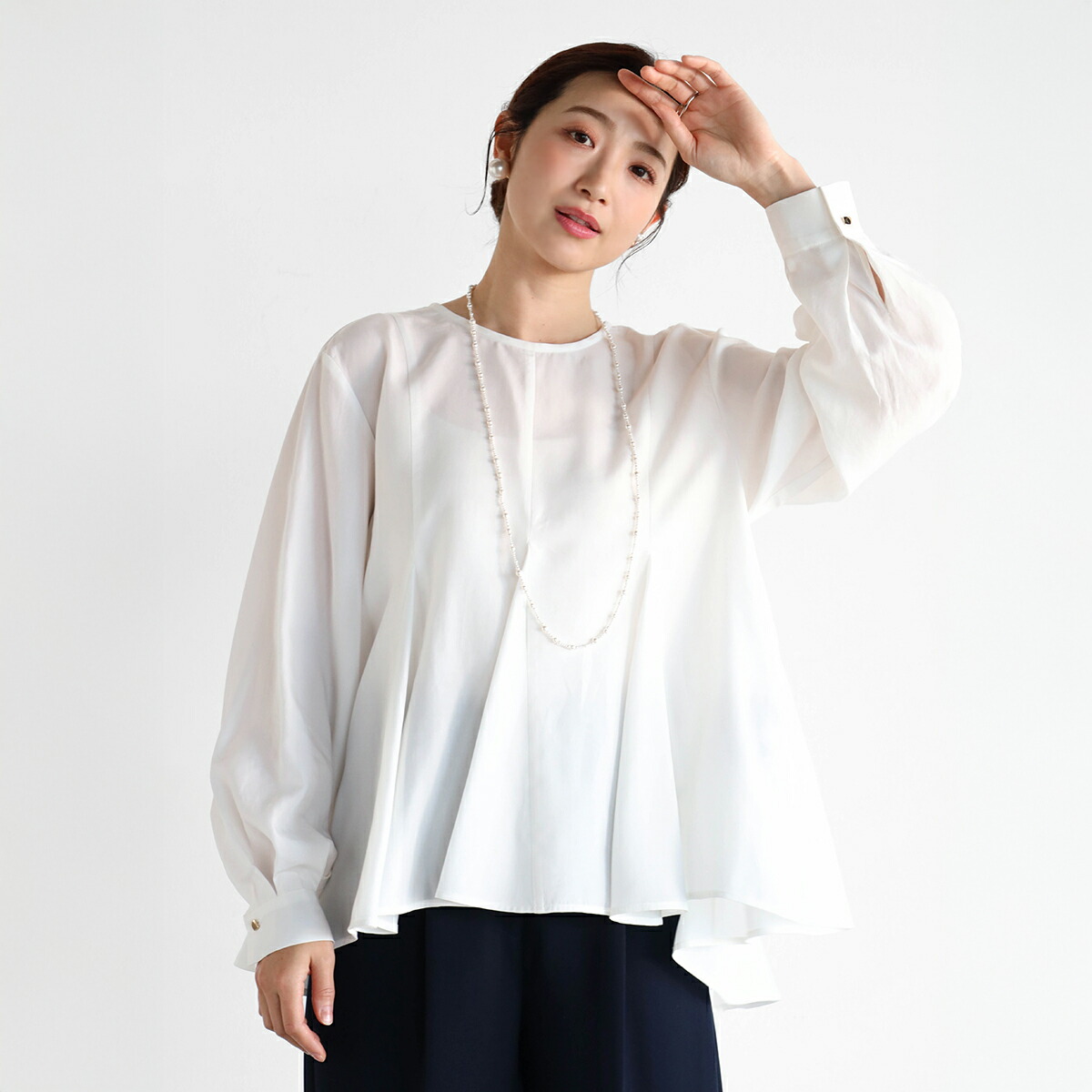 【Vin NAVY ヴァンネイビー】セルロースフレアブラウス トップス ブラウス 光沢 透け感 フレアシルエット レディース デイリー セレモニー お出かけ お食事 オフィス フェミニン キレイめ 上品 カジュアル ウォッシャブル