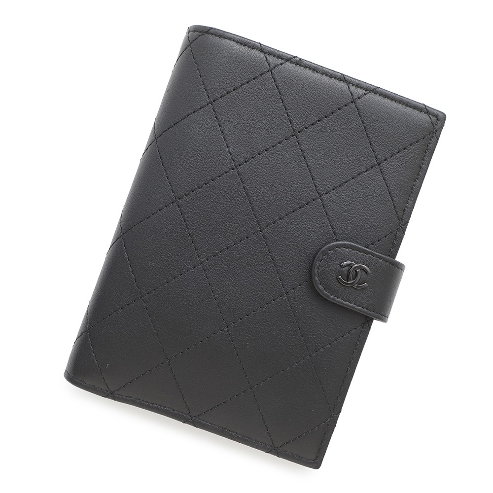 ◆チェーンCCがポイント◆CHANEL パスポートケース CCマーク ◇チェーンCCがポイント◇CHANEL パスポートケース CCマーク