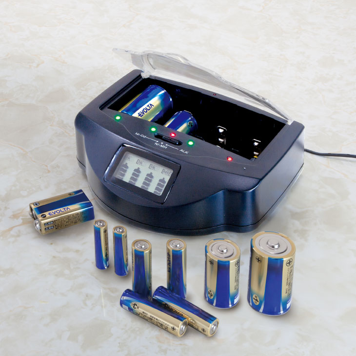 乾電池充電器 マルチ・チャージャー 使い捨て乾電池 アルカリ乾電池 ニッカド充電池 ニッケル水素充電池 安全装置付き 全サイズ同時充電可能 単1 単2 単3 単4 液晶ディスプレイ付き 防災対策 停電対策 便利 グッズ おすすめ 新生活