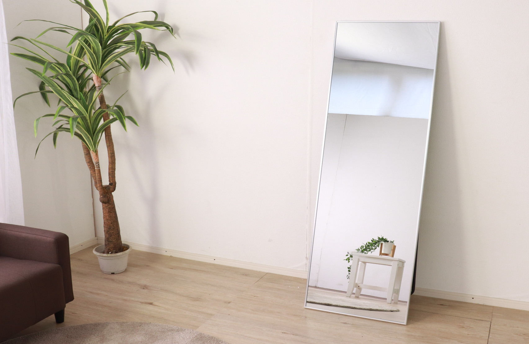 スタンドミラー 全身鏡 おしゃれ アルミスタイリッシュミ アルミフレーム ウォールミラー シルバー スタンド ブラック リビング 一人暮らし 全身 壁掛けミラー 姿見 姿見鏡 寝室 幅50cm 新生活 玄関 玄関かがみ 賃貸 鏡 飛散防止 高さ160cm 想像を超えての 姿見