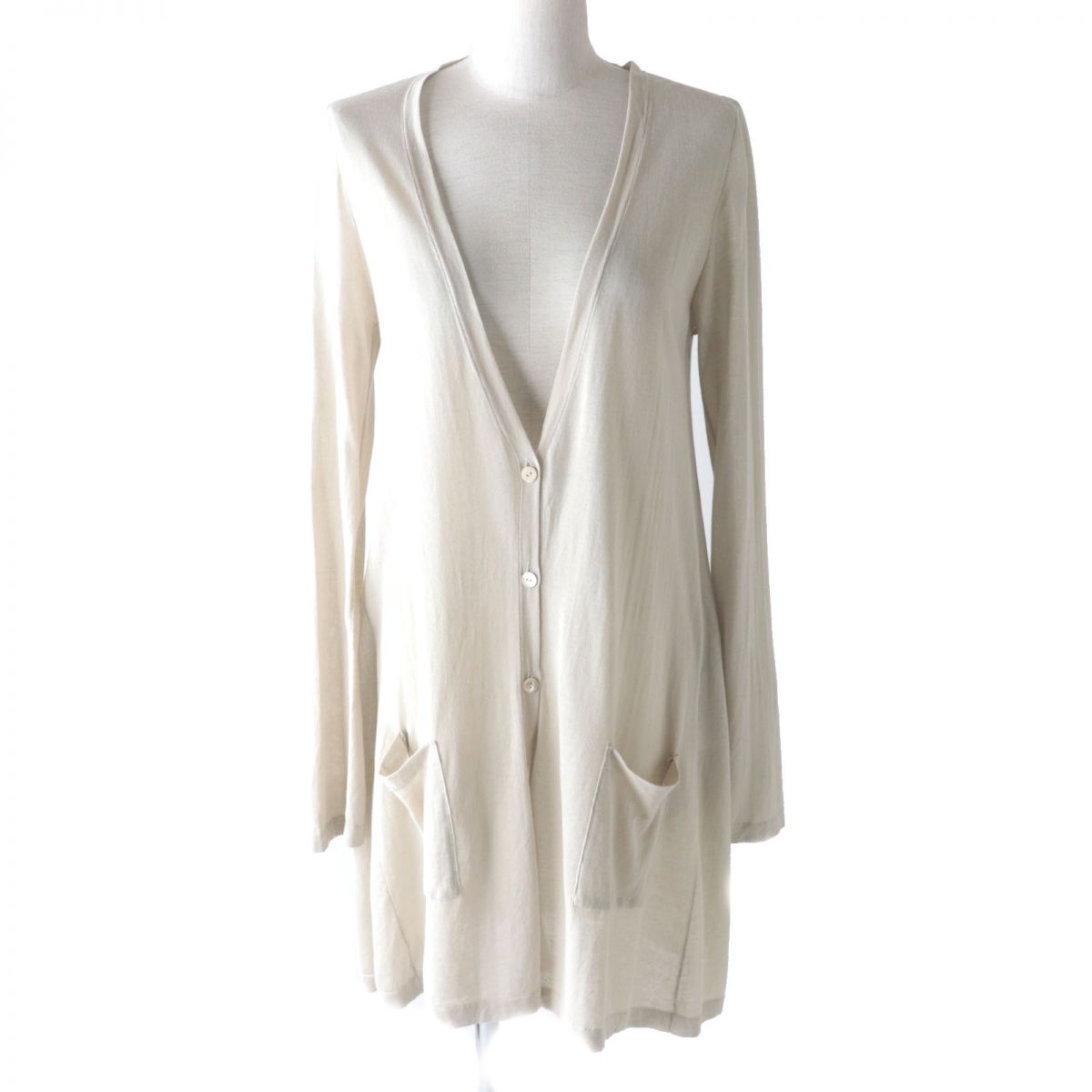 FOXEY フォクシー カーディガン ウール グレージュ シェルボタン 日本製 FOXEY フォクシー カーディガン ウール グレージュ シェルボタン