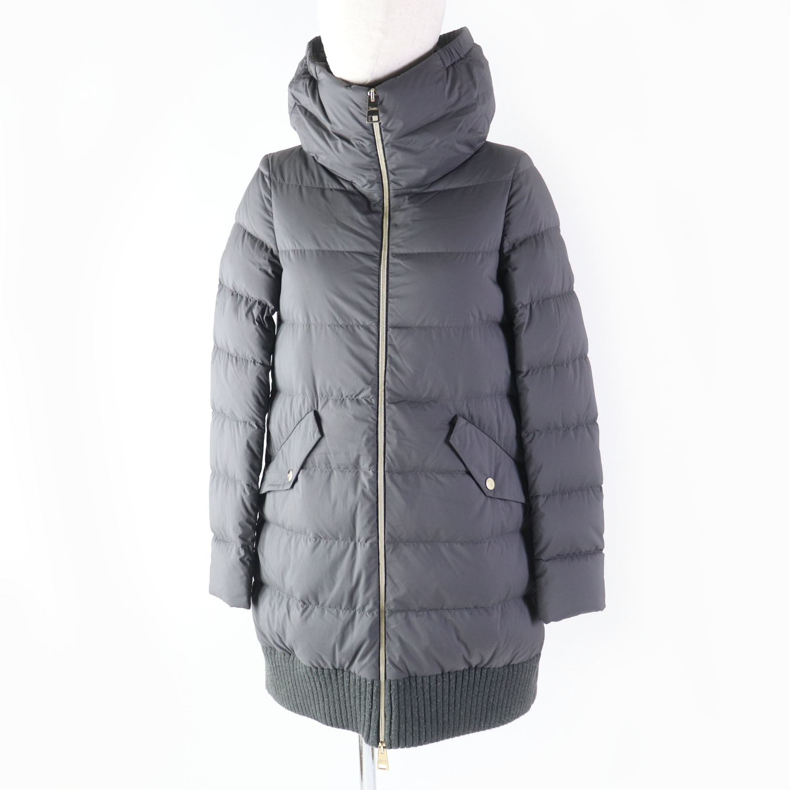 【楽天市場】美品★Herno ヘルノ 19年製 PI1036D ロゴプレート付 ZIP UP スタンドカラー ダウンコート グレー 38 ...
