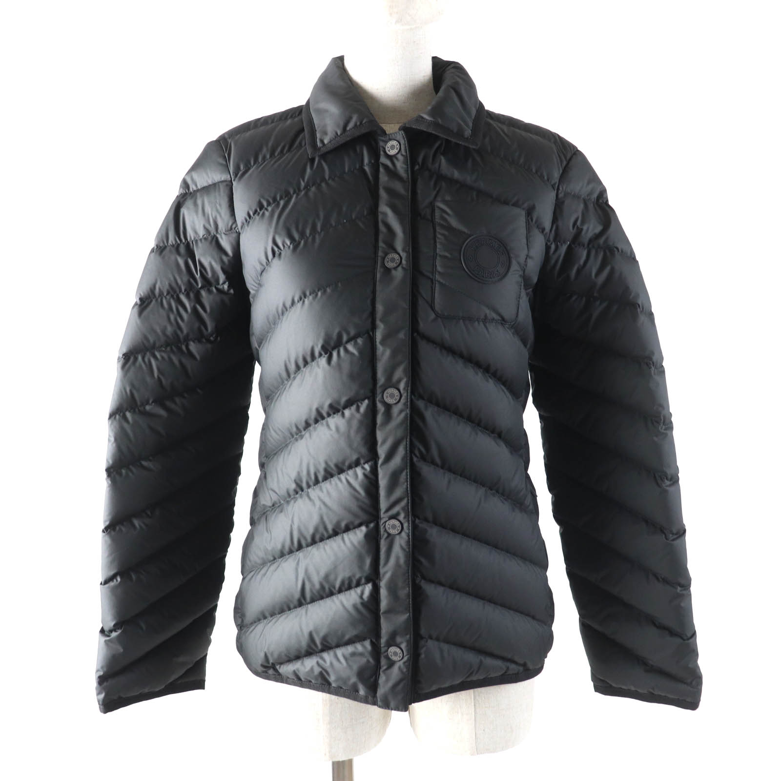 未使用品★HERMES エルメス 23AW 3H0185DA クルードセルバッチ付 キルティング オーバーシャツ ダウンジャケット ブラック 36 フランス製 正規品 レディース【中古】｜衣類＆ブランドリサイクル GREEN