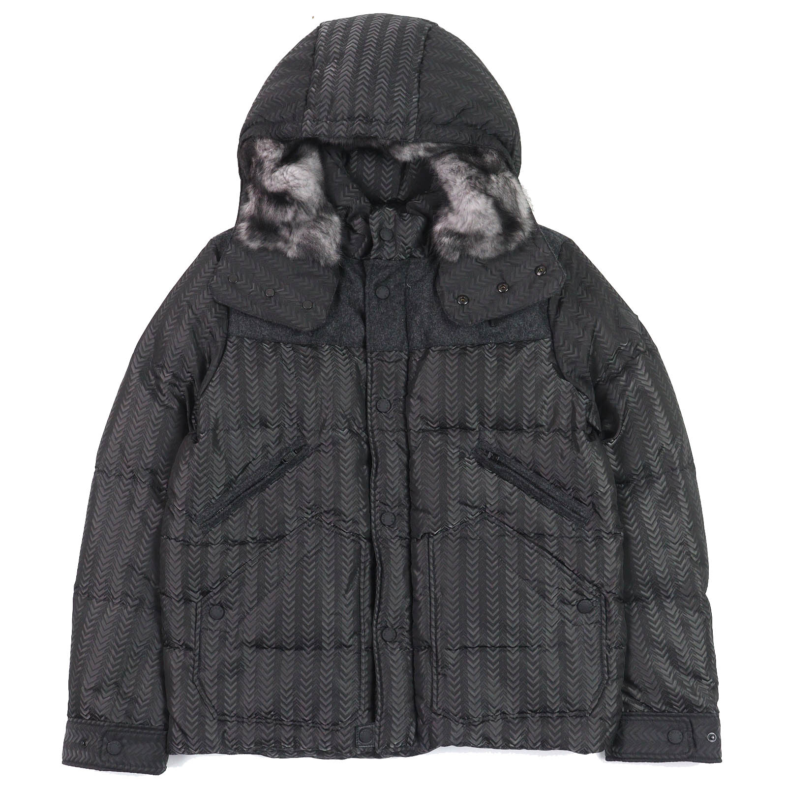 美品△MONCLER モンクレール TIAMAT ティアマート シェブロン柄 ロゴワッペン ラビットファー・フード付き ダウンジャケット ブラック系 0 メンズ【中古】｜衣類＆ブランドリサイクル GREEN