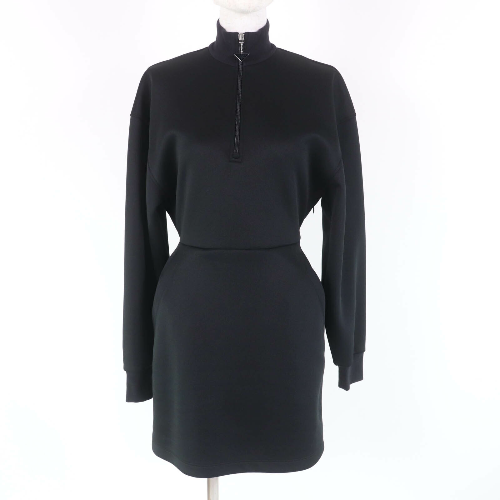 極美品★PRADA プラダ 2023年製 P3K43 トライアングルチャーム付 ジャージードレス ワンピース ブラック 36 イタリア製 正規品 レディース【中古】