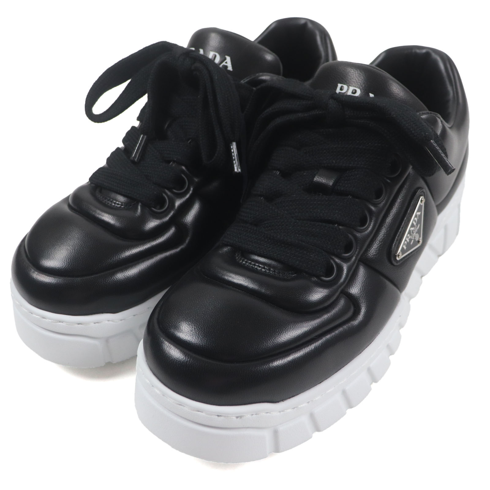未当て嵌める品▼PRADA プラダ 2EE386 ３角形ロゴタイプ ３角形一皿 ロゴタイプ入り口・入口 パデッドナッパレザー スニーカー 黒いこと 6 箱付き添い人 イタリア製 メンズ【中古】