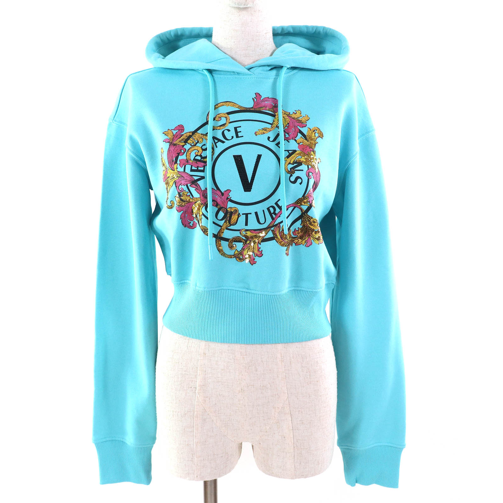 未使用品△VERSACE JEANS COUTURE ヴェルサーチェ ジーンズ クチュール 78HAIC01 コットン100％ ロゴ スパンコール装飾 クロップド パーカー ライトブルー M 保存袋付き イタリア製 レディース【中古】