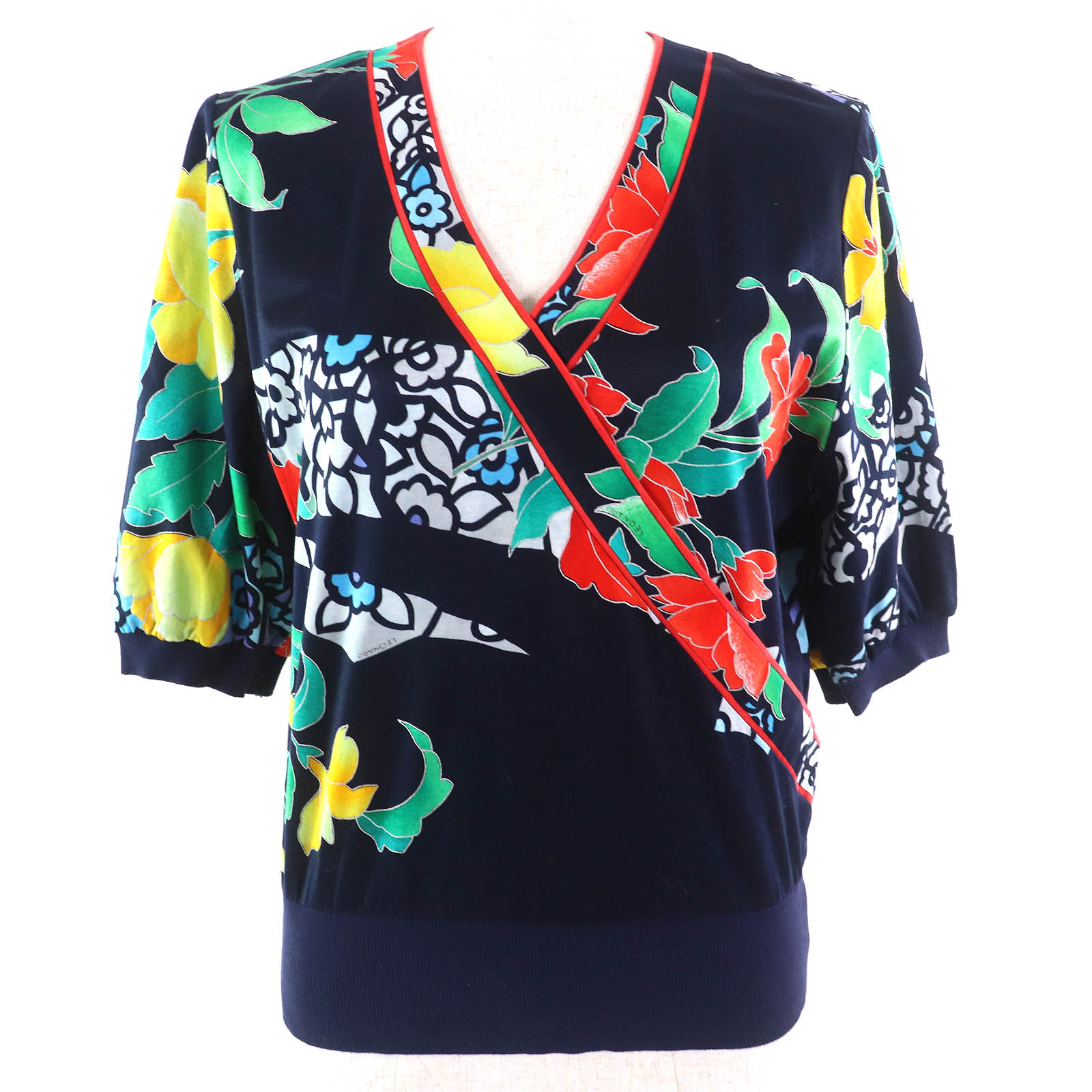美品△LEONARD FASHION レオナール 流行り物 綿織物100％ 花柄 カシュクールデザイン Vのど首 半袖 トップス カットソー 米国海軍 マルチ色合い M 日本製 レディース【中古】 Tシャツ・カットソー-トップス-レディースファッション