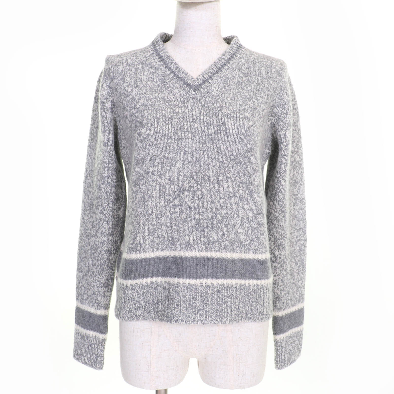 極美品☆Christian Dior クリスチャンディオール 054S01AM303 ウール カシミヤ バックロゴ Vネック 長袖 ニット グレー 38 イタリア製 正規品 レディース【中古】｜衣類＆ブランドリサイクル GREEN