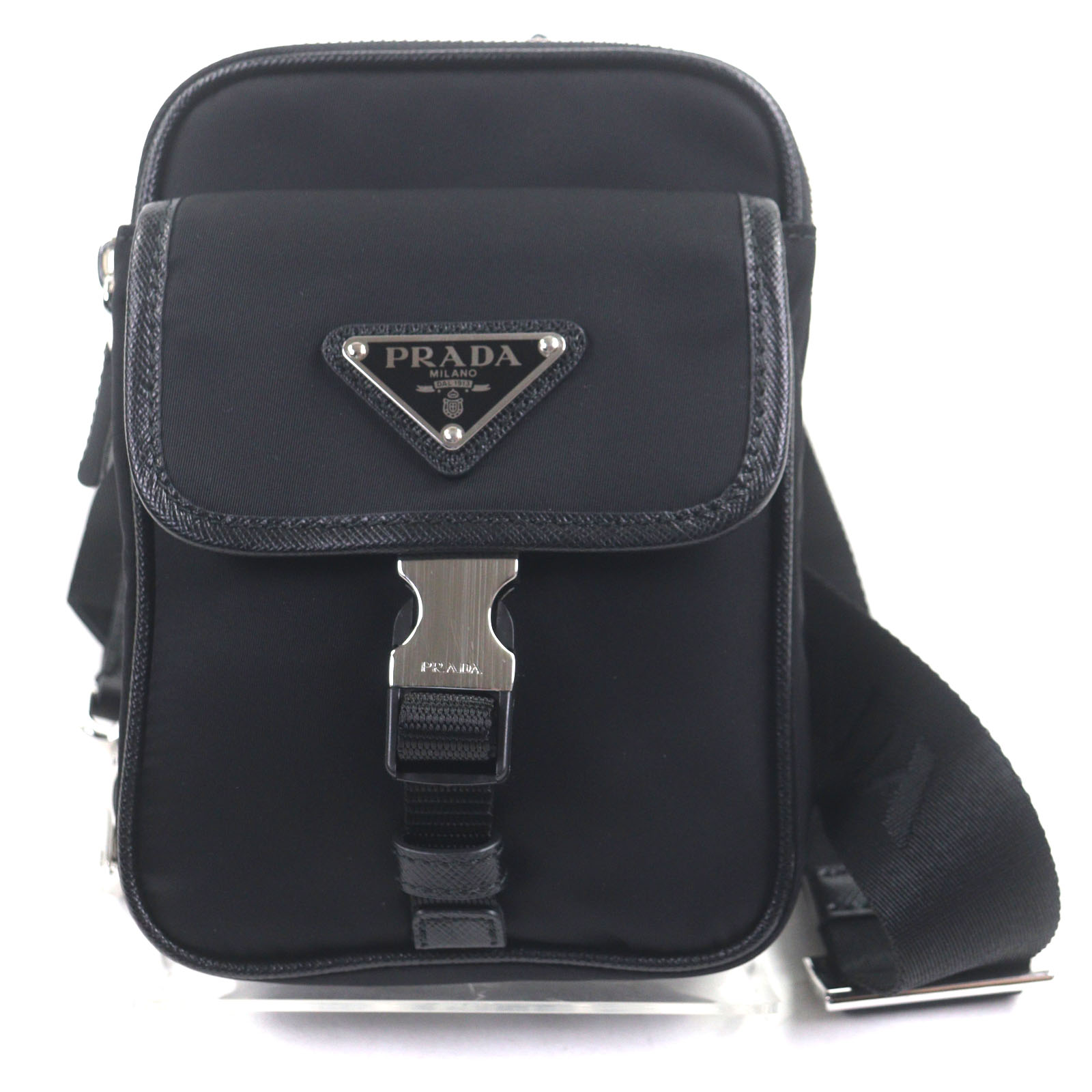極美品▼PRADA プラダ 2ZH194 サフィアーノレザー ナイロン Re-Nylon ３角形ロゴタイプ ３角形一皿 スマートフォンケース 上半身御徒面子 黒いこと しろがね色金具 イタリア製 メンズ【中古】