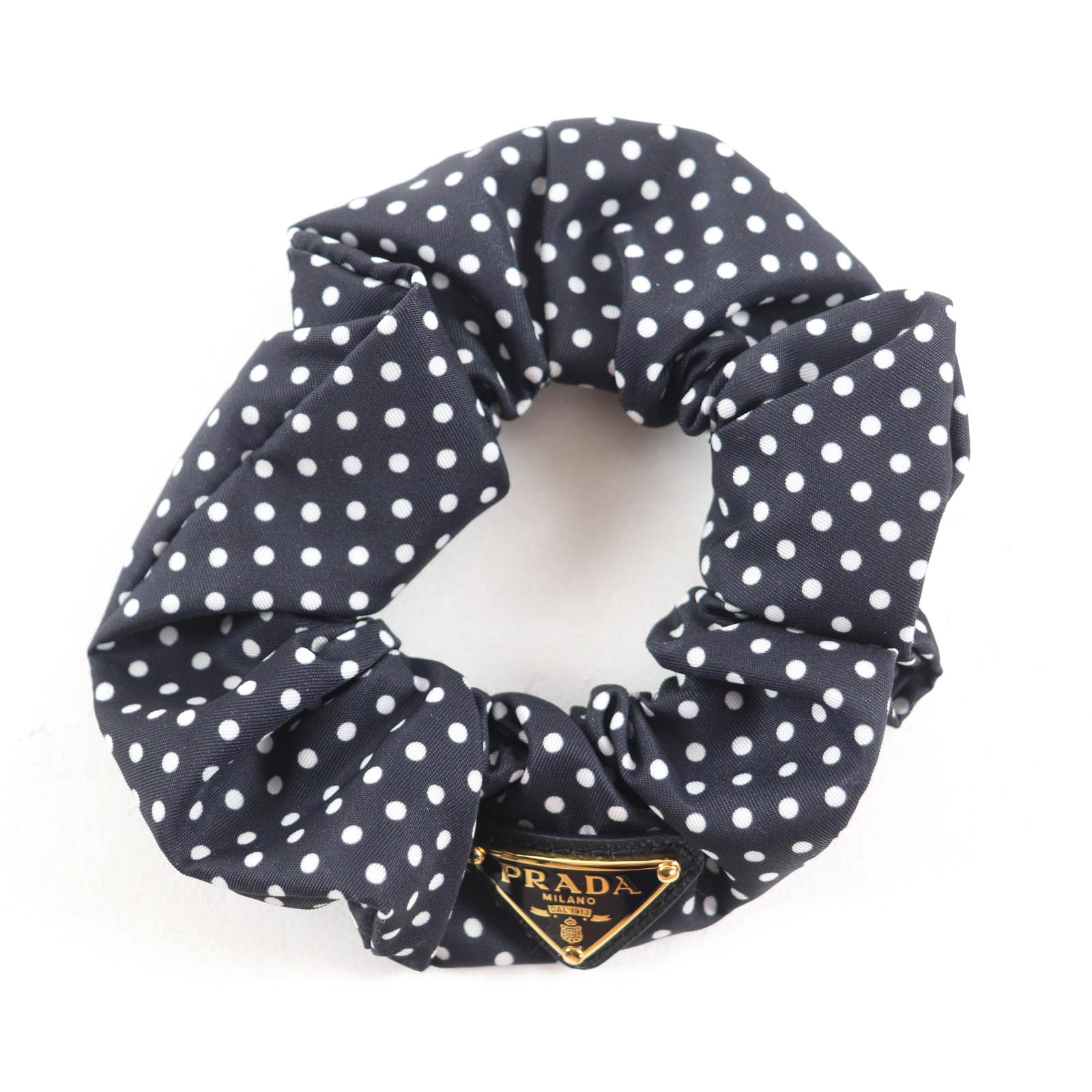 極美品★PRADA プラダ 1IF015 シュシュ ブラック ドット トライアングルロゴ プリントRe-Nylon ヘアアクセサリー ブラック ホワイト 箱付き レディース【中古】｜衣類＆ブランドリサイクル GREEN 32,175円