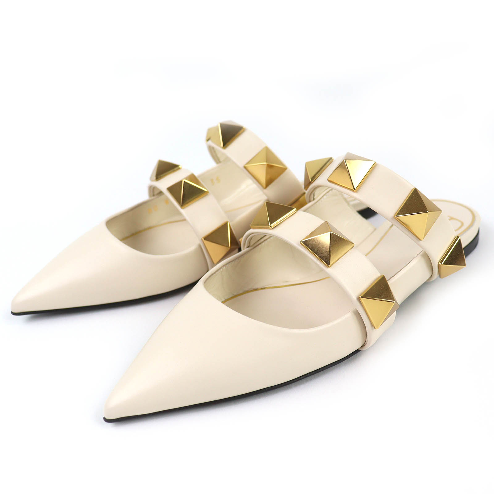 極美品△Valentino Garavani ヴァレンティノガラヴァーニ WW2S0BK8 ローマンスタッズ ポインテッドトゥ なめし革 平ったい ミュール サンダル ともし火象牙色 35 箱・保護すること袋付き添い人 イタリア製 レディース【中古】