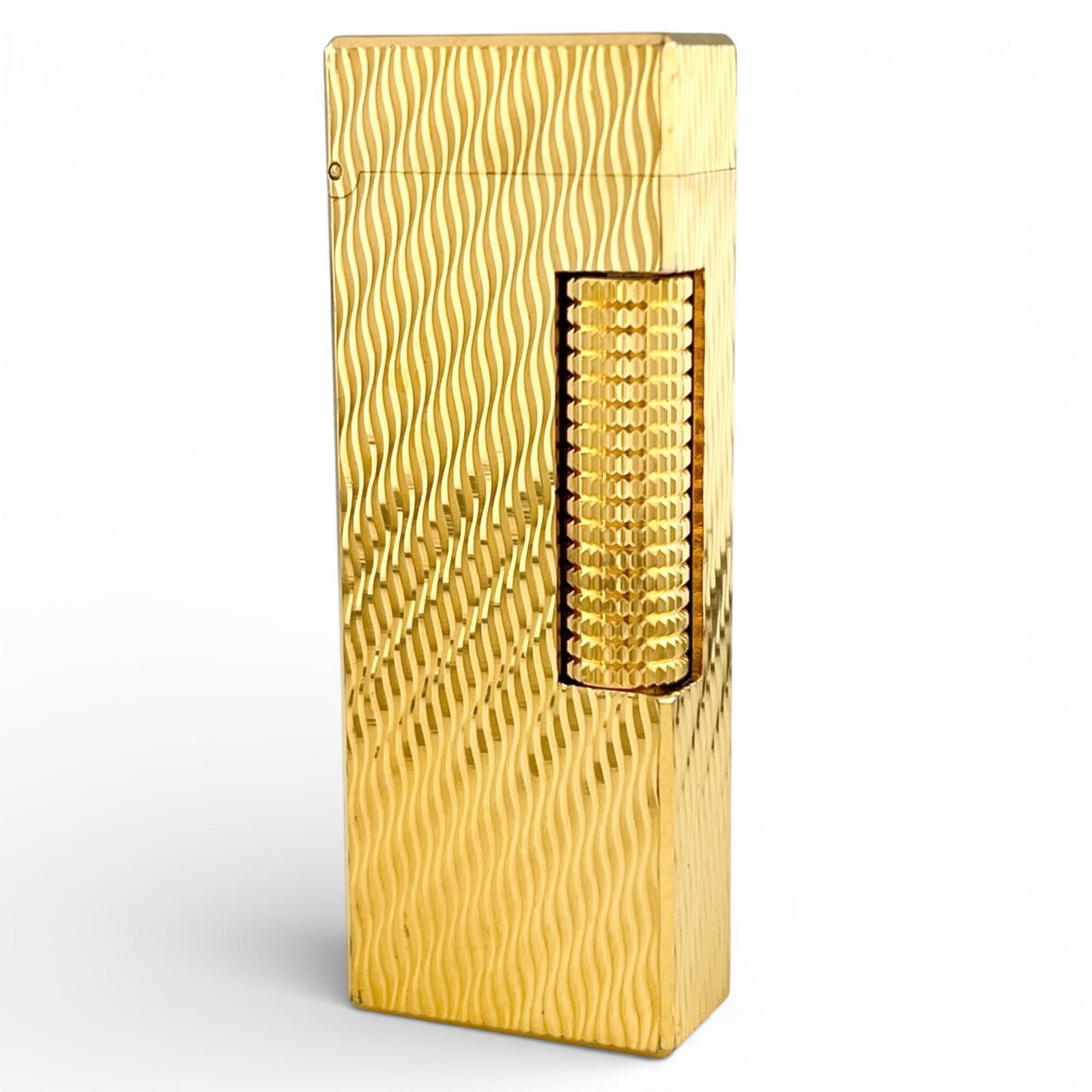 良品▲Dunhill ダンヒル ウェーブ柄 スクエア ローラー式 喫煙具 ガス ライター ゴールド スイス製 メンズ 着火確認済み【中古】
