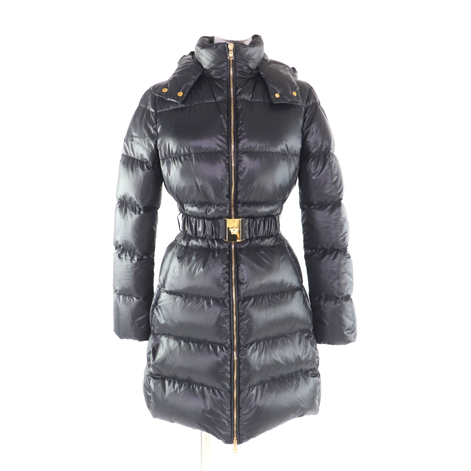極美品★VERSACE ヴェルサーチ 2024年製 1007656 ベルト付 メデューサ ZIP UP ダウンコート ブラック 36 ハンガー・ガーメント付き 正規品 レディース【中古】｜衣類＆ブランドリサイクル GREEN